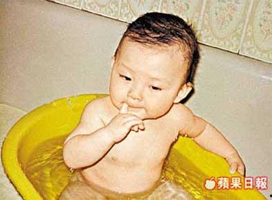 明星女人洗澡曝光,洗澡瞬间被曝光，网友热议